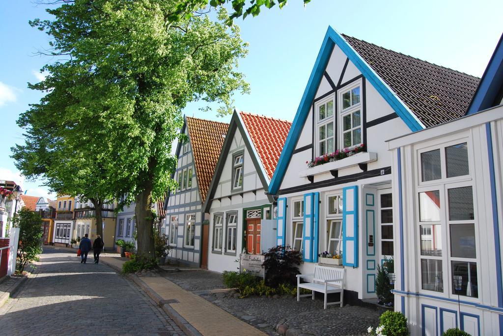 - Jule * Nienhagen